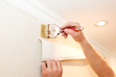 Pose de papier peint à la Tâche — revêtements muraux et toiles de verre